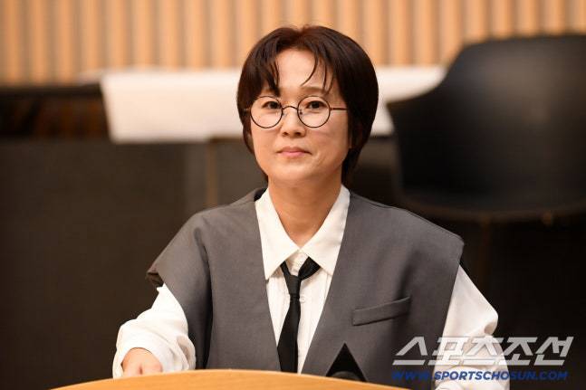 SBS 금토드라마 '사마귀' 제작발표회가 4일 서울 목동 SBS사옥에서 열렸다. MC 송은이가 인사말을 하고 있다. /2025.09.04/