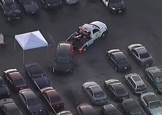 시신이 발견된 데이비드 소유 차량이 견인되는 모습. /ABC7 유튜브