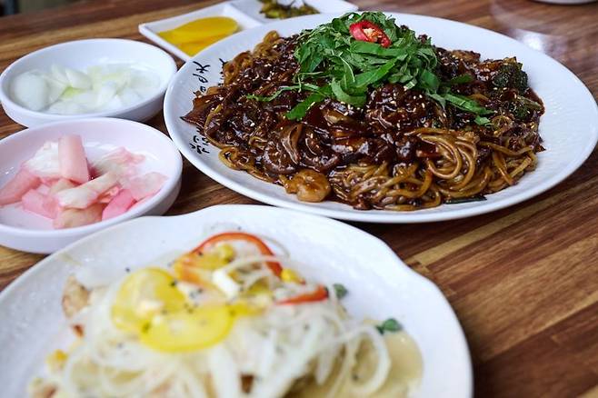 낭만짜장 크림탕수육과 쟁반짜장