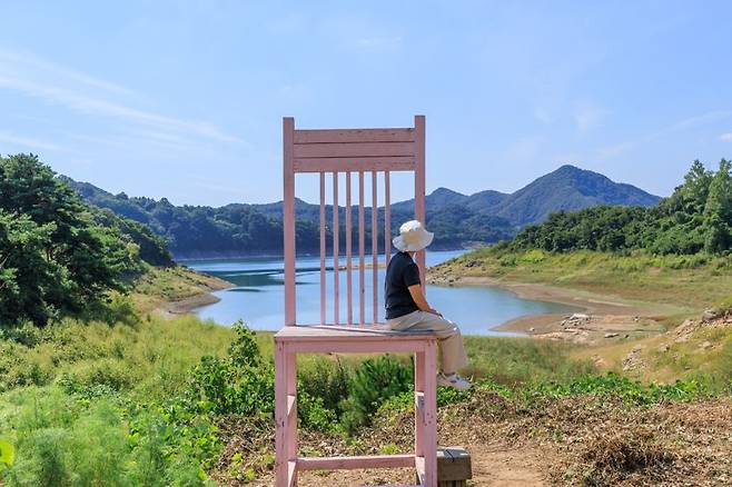 카페 글루글루 앞에 설치된 청풍호 포토존