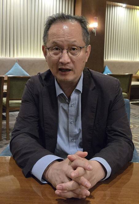 박정호 팀장이 한겨레와 인터뷰를 하고 있다. 이제훈 선임기자