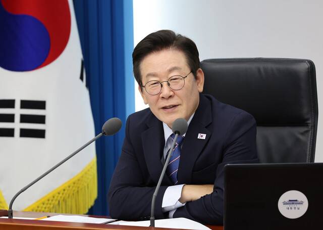 이재명 대통령이 18일 서울 용산 대통령실에서 열린 ‘청년담당관 임명장 수여식 및 제11차 대통령 주재 수석보좌관회의’에서 발언하고 있다. 김태형 기자 xogud555@hani.co.kr