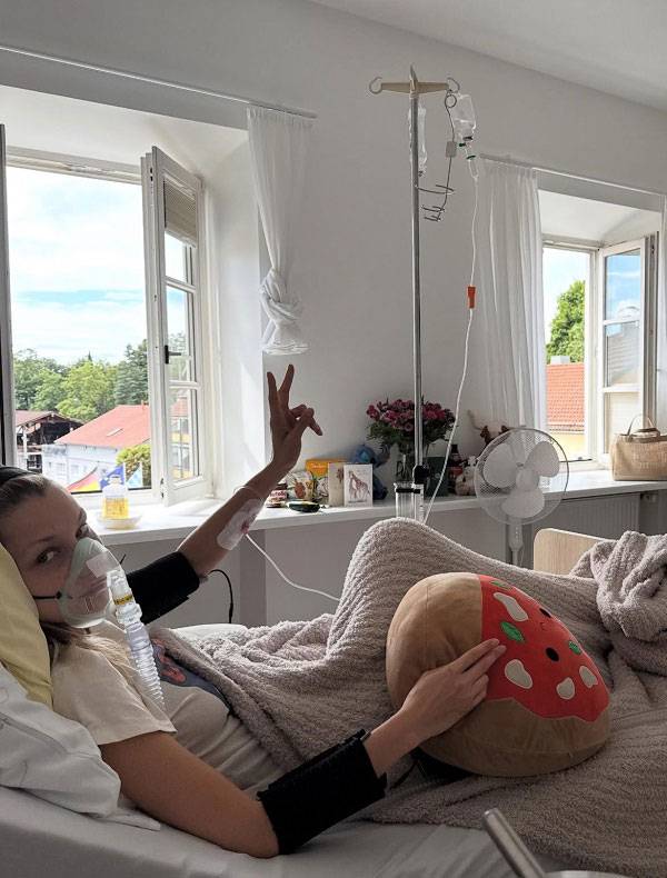 미국 모델 벨라 하디드(28)가 라임병 투병 근황을 전했다.​/사진=벨라 하디드 인스타그램 캡처