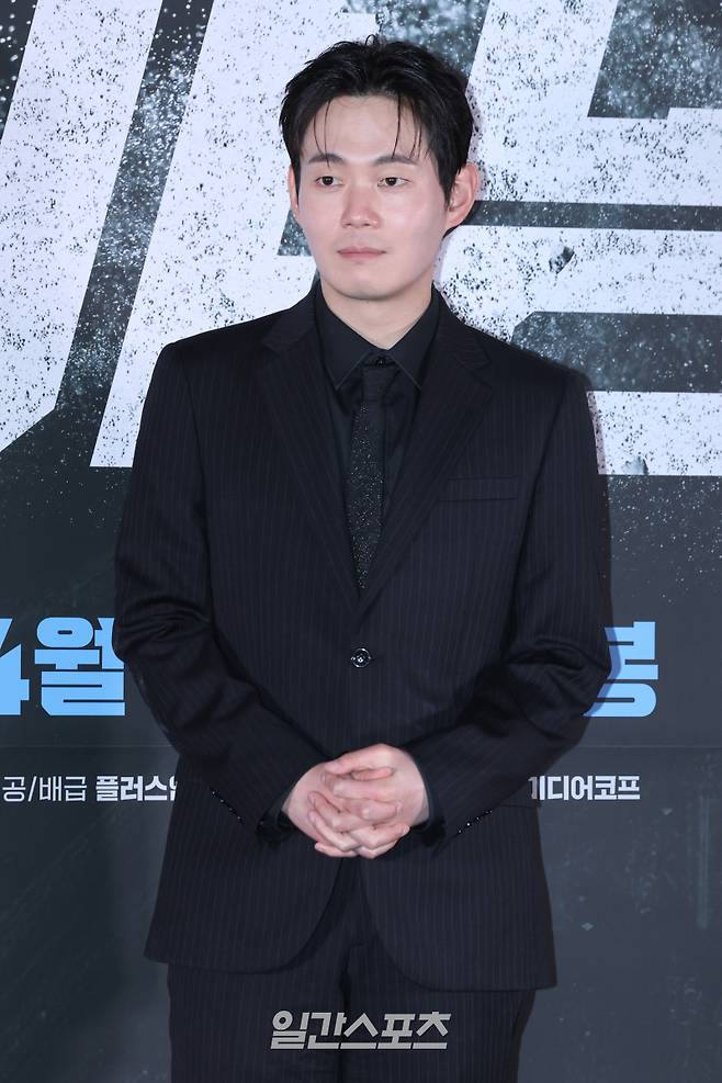 배우 류경수가 7일 오후 서울 강남구 메가박스 코엑스점에서 열린 영화 '야당' 언론배급시사회 및 기자간담회에 참석해 포즈를 취하고 있다. '야당’은 대한민국 마약판을 설계하는 브로커 ‘야당’, 더 높은 곳에 오르려는 ‘검사’, 마약 범죄 소탕에 모든 것을 건 ‘형사’가 서로 다른 목적을 가지고 엮이며 펼쳐지는 범죄 액션 영화. 오는 오는 23일 개봉. 서병수 기자 qudtn@edaily.co.kr /2025.04.07/