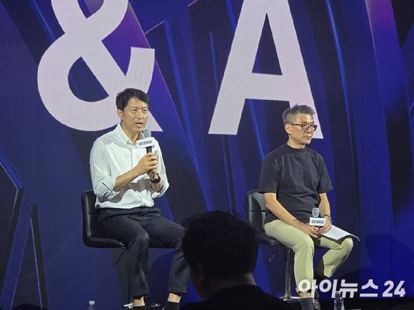 김석환 위믹스 재단 대표, 안용운 위메이드 최고기술책임자(오른쪽)가 18일 앰베서더 서울 풀만에서 열린 '스테이블 원' 기술시연회에서 질의응답을 받고 있다. [사진=박정민 기자]