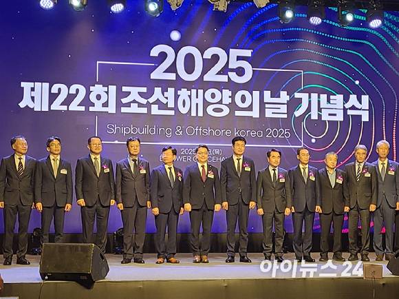 조선업계 관계자들이 18일 서울 양재동 엘타워에서 개최된 '제22회 조선해양의 날' 기념행사에 참석하고 있다. [사진=최란 기자]