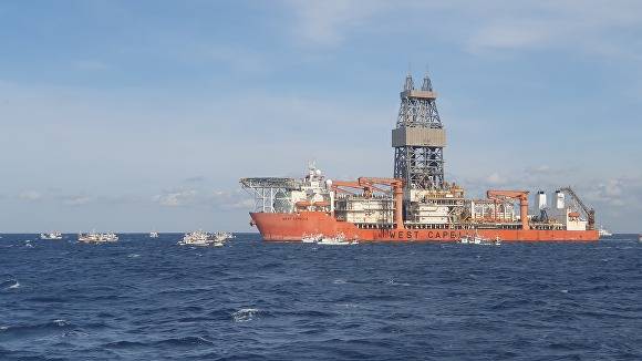 대왕고래 유망구조서 작업 준비하는 웨스트 카펠라호. [사진=경북도청]