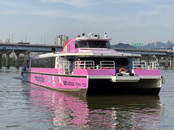 오늘(18일) 오전 11시부터 정식 운항하는 한강버스는 마곡-망원-여의도-옥수-압구정-뚝섬-잠실 7개 선착장, 28.9㎞를 오간다. [사진 서울시]