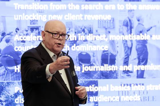 얼 윌킨슨 INMA 대표 가 17일 오후 서울 중구 롯데호텔서울에서 열린 중앙일보 창간 60주년 기념 글로벌 미디어 컨퍼런스에서 강연하고 있다. 그는 "언론인은 역사를 실시간으로 기록하는 사람"이라며 "때론 이런 중요성을 잊곤 한다"고 지적했다. 김성룡 기자