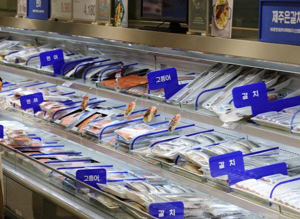 매장에 진열된 수산물.