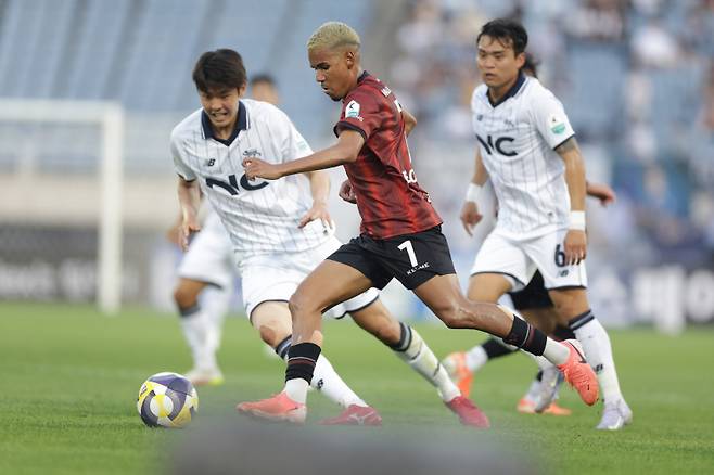 부천과 서울 이랜드 경기 장면. 한국프로축구연맹 제공