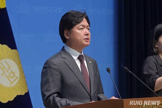 김현정 더불어민주당 원내대변인이 지난 16일 서울 여의도 국회 소통관에서 발언하고 있다. 김건주 기자