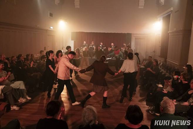 정선 지역대표예술단체 극단 산과 스코틀랜드 예술단체 극단 원더풀스(Wonder Fools). 극단 산