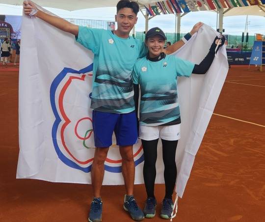 금메달을 따낸 대만의 위가이원, 황스위안. 사진[연합뉴스]