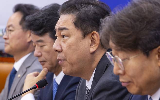 양평고속도로 노선 변경 의혹 관련 발언하는 김병기 원내대표 [사진 연합뉴스]