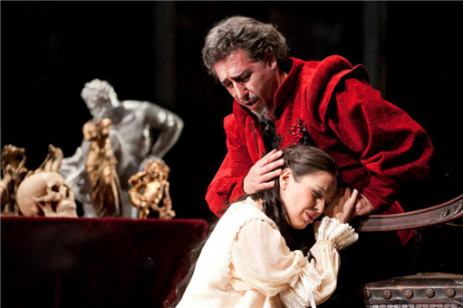 리골레토로 열연중인 알베르토 가잘레.&nbsp;솔 오페라단 제공·Teatro Pérez Gadós