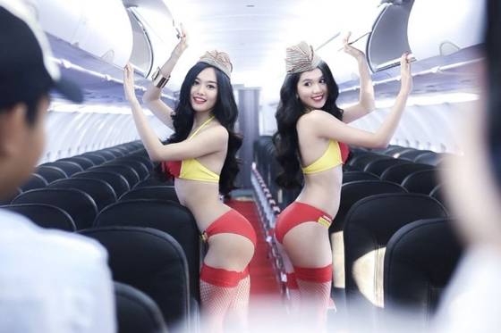 기내 비키니 쇼로 유명세를 떨쳤던 베트남의 저가항공사 비엣젯항공. 페이스북
