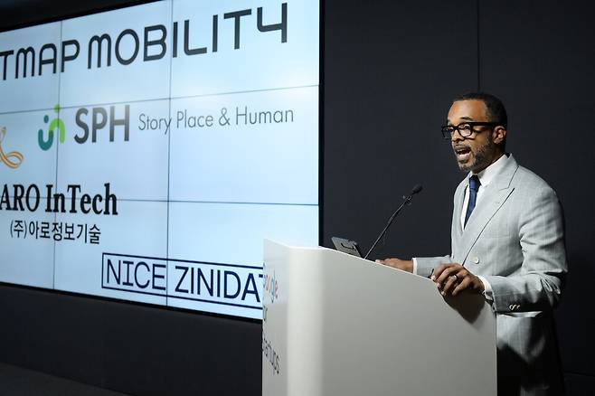 크리스 터너 구글 대외협력 정책 지식 및 정보 부사장이 이날 서울 강남구 구글 스타트업 캠퍼스에서 열린 기자간담회에서 발언하고 있다. ⓒ구글 제공