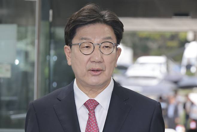 통일교 측으로부터 불법 정치자금을 받은 혐의(정치자금법 위반)를 받는 권성동 국민의힘 의원이 지난 16일 오후 서울중앙지방법원에구속 전 피의자 심문(영장실질심사)에 출석하고 있다. ⓒ시사저널 박정훈