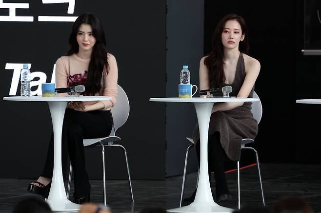 [부산=뉴시스] 박진희 기자 = 영화 ‘프로젝트 Y’ 배우 한소희와 전종서가 18일 부산 해운대구 영화의전당 BIFF 야외무대에서 제30회 부산국제영화제 오픈토크를 하고 있다. 2025.09.18. pak7130@newsis.com