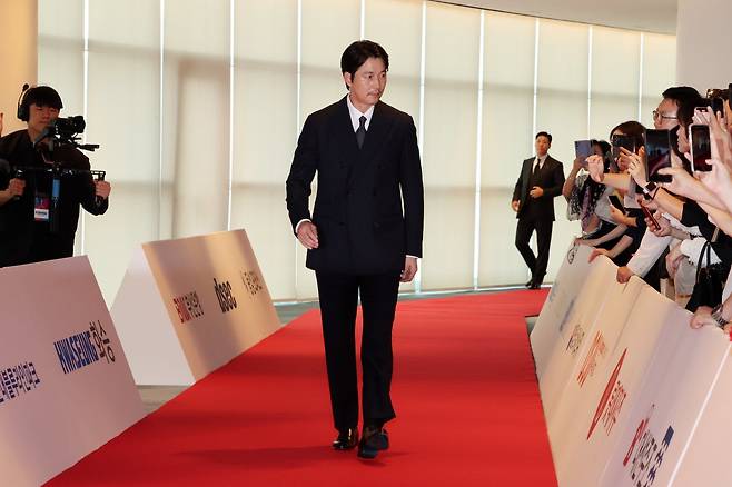 [부산=뉴시스] 박진희 기자 = 정우성 배우가 18일 부산 해운대구 시그니엘 그랜드 볼룸에서 열린 제34회 부일영화상 시상식에 참석하고 있다. 2025.09.18. pak7130@newsis.com