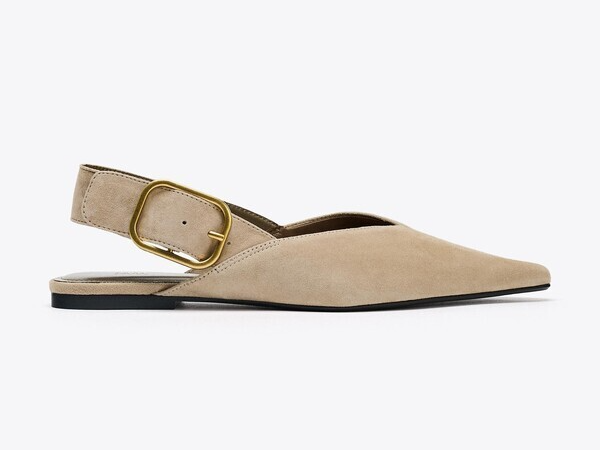 베이지 컬러의 스웨이드 버클 슈즈 8만9천9백원 자라