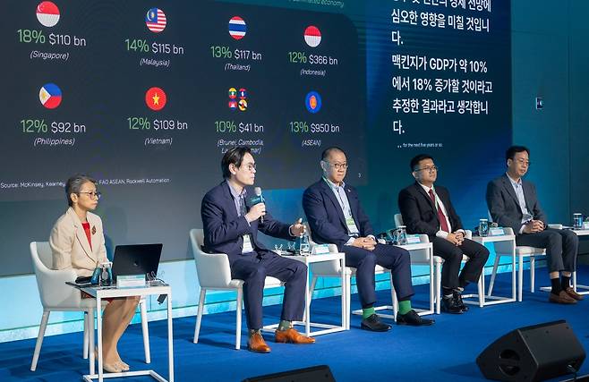 인간 중심의 AI 관리 방안은 한-아세안센터가 주최한 '한-아세안 지속가능한 혁신성장 토크 및 워크숍'이 18일 서울 마포구 호텔나루 서울 엠갤러리에서 열렸다. [한-아세안센터 제공]