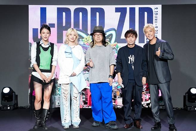 '제이-팝. 집' 미디어데이 현장사진 왼쪽부터 가수 민수, 욘욘, 오타니 도모야 세가 사운드 디렉터, 아사이 다모쓰 디렉팅 매니저, 가수 강남 [유니버설 뮤직 재팬 제공. 재판매 및 DB 금지]