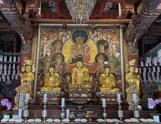 보광사 대웅보전 삼존불 뒤의 영산회상도. 사진=김지영