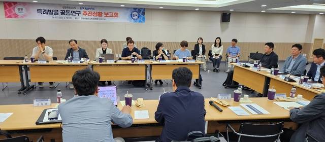 19일 서울 마포 강원도민회관 대회의실에서 열린 전북-강원 특례 발굴 공동연구 추진상황 보고회' 모습./사진=전북도.