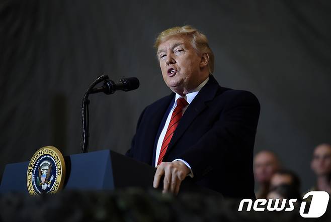 도널드 트럼프 미국 대통령이 지난 2019년 11월 1기 행정부 당시 최대 명절인 추수감사절을 맞아 아프가니스탄의 바그람 공군기지를 깜짝 방문해 연설을 했다. ⓒ AFP=뉴스1 ⓒ News1 우동명 기자