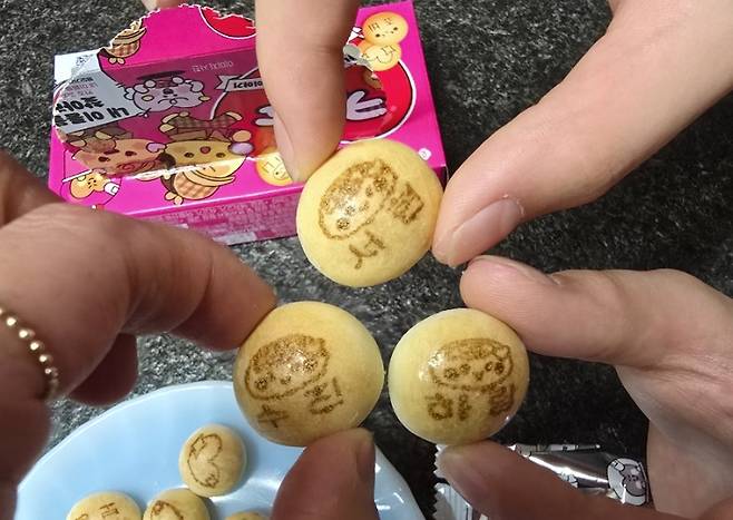 롯데웰푸드의 '내 이름을 찾아라' 이벤트가 챌린지 형태로 SNS와 숏폼을 통해 확산하면서 '칸쵸'의 편의점 매출이 폭증하고 있다.(네이버 블로그 갈무리)