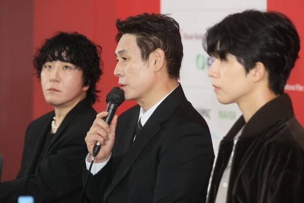 넷플릭스 영화 '굿뉴스' 변성현 감독, 설경구, 홍경 ⓒ연합뉴스