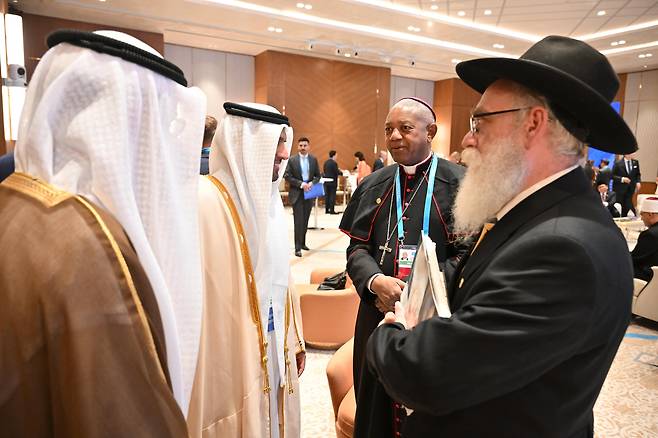 17일 카자흐스탄 아스타나에서 개막한 세계전통종교지도자회의 참석자들./카자흐스탄 상원