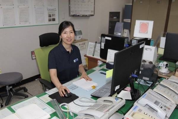 역사 내 사무실에서 업무 중인 김소희 역무원. (출처=김영호 기자 rladudgh2349@donga.com)