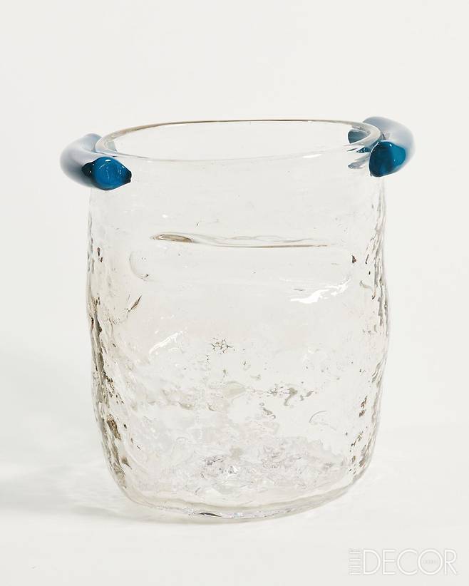 오노 아드리안서(Onno Adrianse)의 ‘Fossil Vase’.