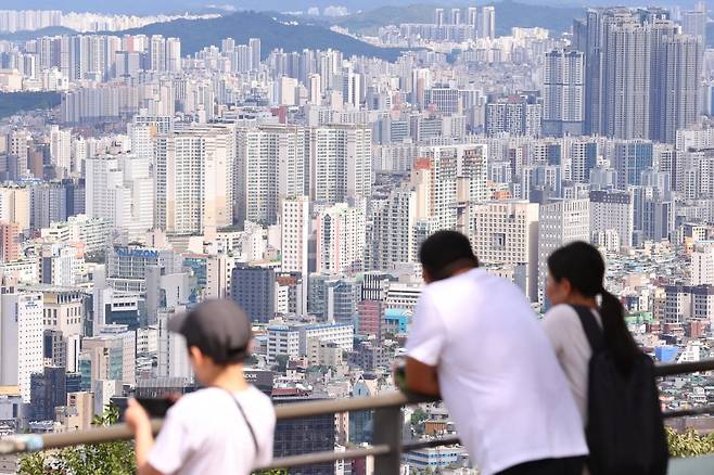 서울 남산에서 바라본 시내 아파트 단지 모습. 사진=연합뉴스