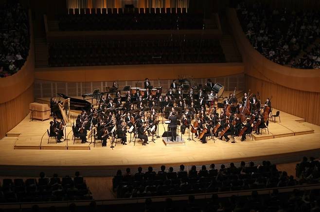 지난 18일 서울 롯데콘서트홀에서 열린 한경아르떼필하모닉 '더클래식2025 시리즈6: 클래식 in 무비' 공연 사진. / ⓒ 문경덕 기자