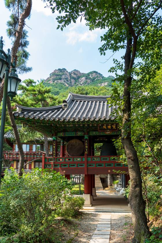Geumsun Temple, nestled in the foothills of Mount Bukhan in Seoul. [BAEK JONG-HYUN]