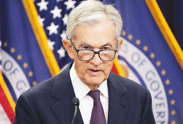 제롬 파월 미국 연방준비제도(Fed·연준) 의장이 17일(현지시간) 워싱턴DC 연준 본부에서 기자회견을 열고 기준금리 인하 배경을 설명하고 있다. 파월 의장은 “노동시장에 하방 위험이 존재한다”면서도 “나쁜 경제 상황은 아니다”고 말했다. AP연합뉴스