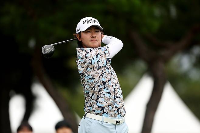 18일 경북 구미시 골프존카운티 선산에서 개막한 KPGA투어 골프존 오픈에 출전한 김성현이 1번 홀에서 티샷을 날리고 있다. KPGA