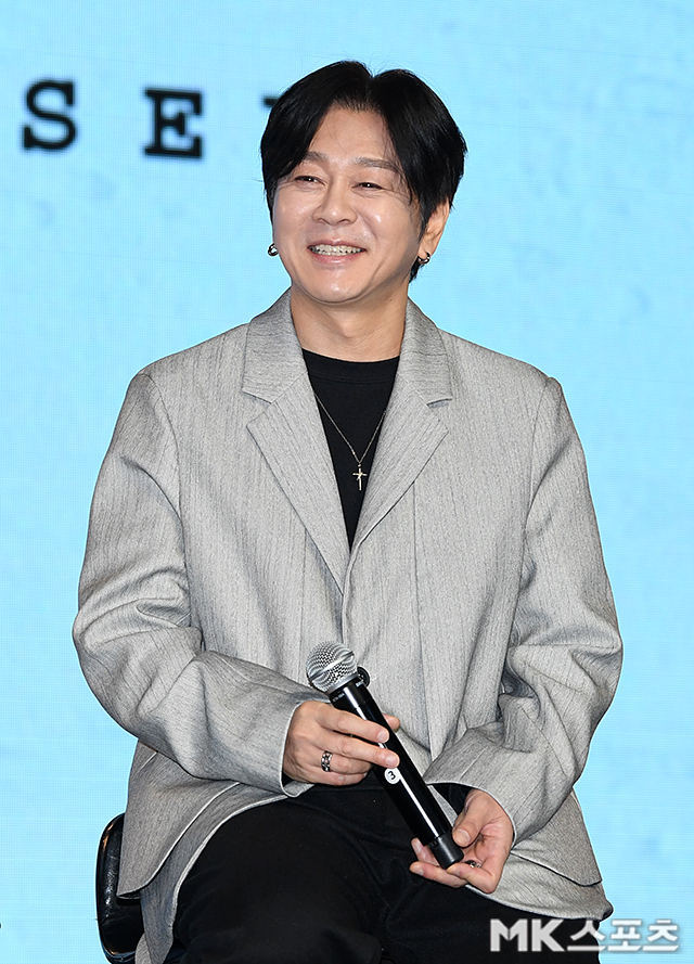 윤도현은 지난 18일, 자신의 SNS에 약 봉투 사진과 함께 짧지만 깊은 울림이 있는 글을 게시했다. 사진=천정환 기자