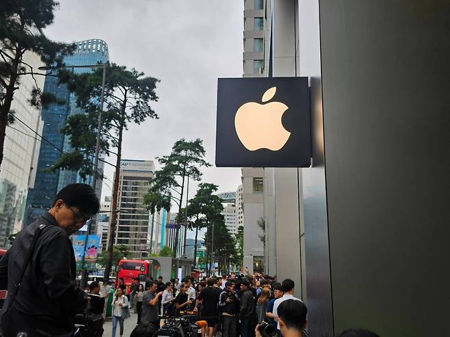 19일 오전 7시 30분경 애플 명동. /사진=김승한 기자