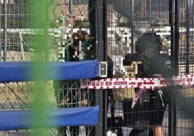 초등학교 학생이 숨진 세종시 고운동 풋살장 정문/사진=뉴스1