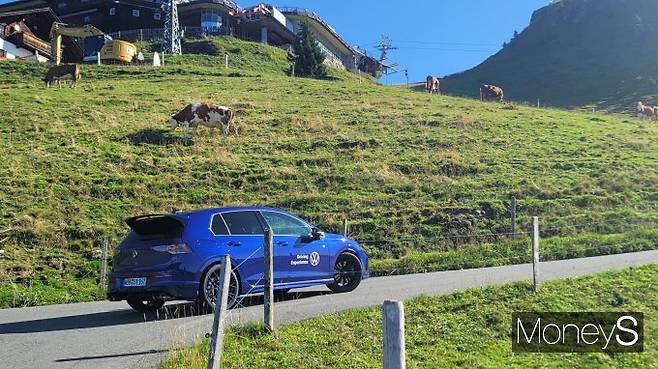 '골프R'은 비탈길도 무리 없이 거뜬히 오른다. /사진=김창성 기자