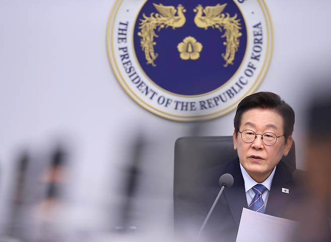 이재명 대통령이 18일 서울 용산 대통령실에서 열린 제11차 수석보좌관회의에서 발언하고 있다. [연합]