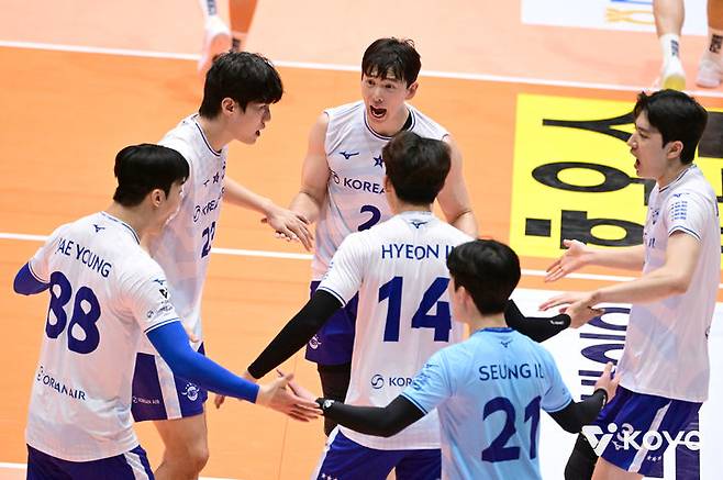 2025 여수-NH농협컵 프로배구대회 남자부 준결승에서 남자배구 삼성화재를 세트 스코어 3-2로 꺾은 대한항공. (사진=KOVO 제공). 2025.09.19.  *재판매 및 DB 금지