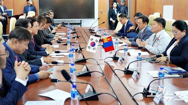 경남대표단과 몽골 울란바토르시 교류 협력 논의. 최호영 기자