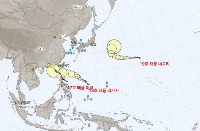 북서태평양에서 발생한 3개의 열대저압부가 모두 태풍으로 발달한 가운데 주말 내내 비가 이어질 전망이다. 기상청