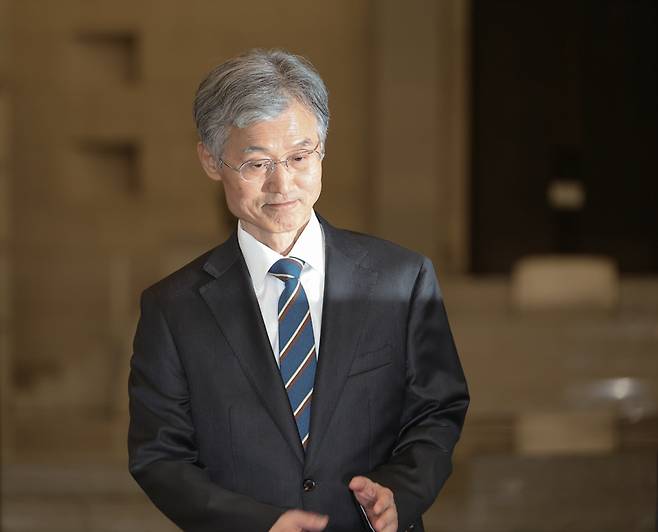 조희대 대법원장이 9월17일 서울 서초구 대법원 청사를 나서고 있다. ⓒ시사저널 임준선